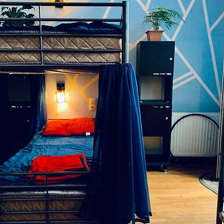 Lilus Hostel Батуми Экстерьер фото