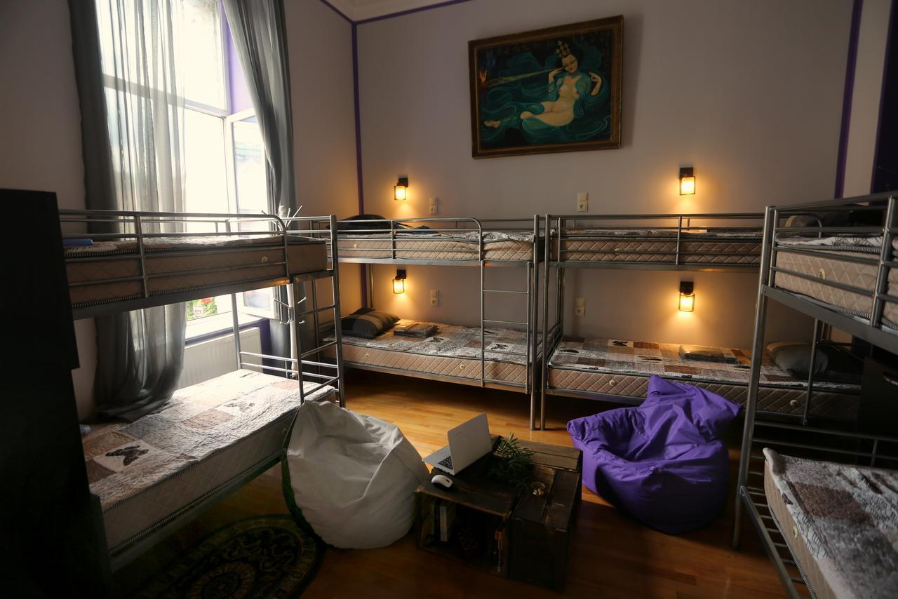 Lilus Hostel Батуми Экстерьер фото