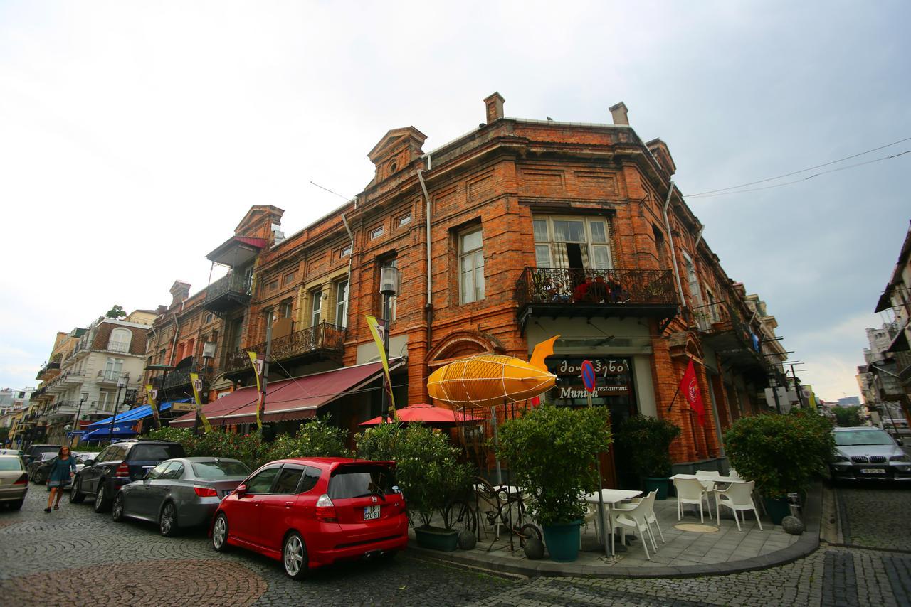 Lilus Hostel Батуми Экстерьер фото