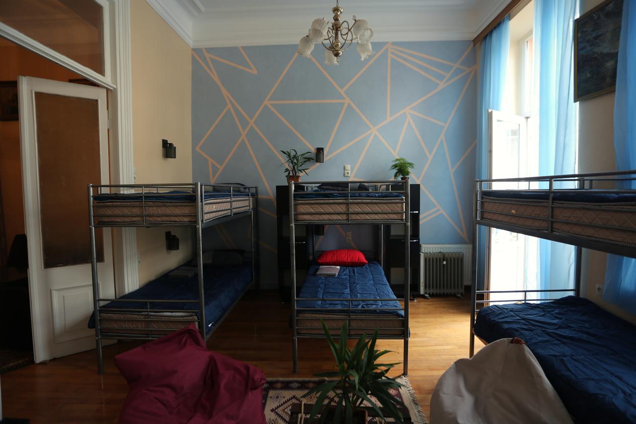 Lilus Hostel Батуми Экстерьер фото