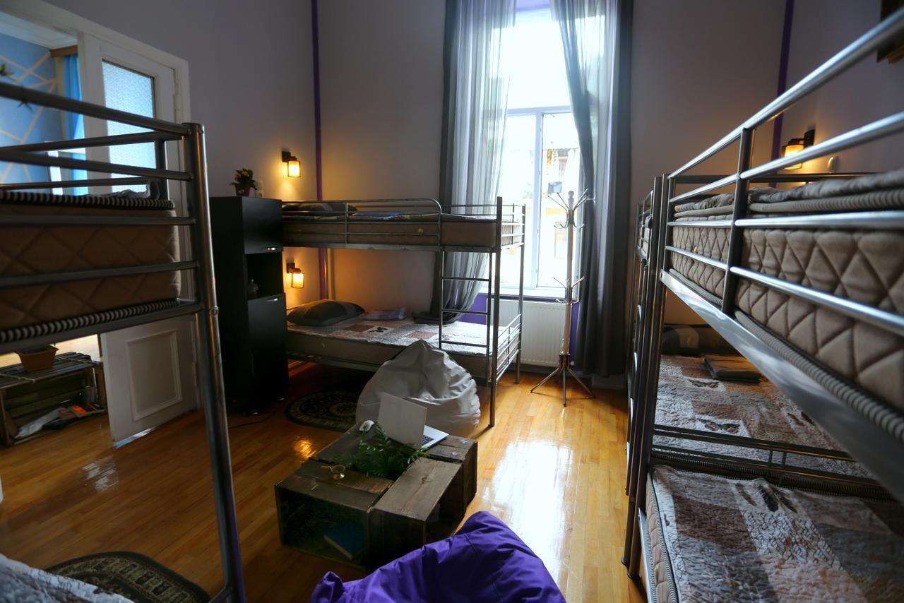 Lilus Hostel Батуми Экстерьер фото