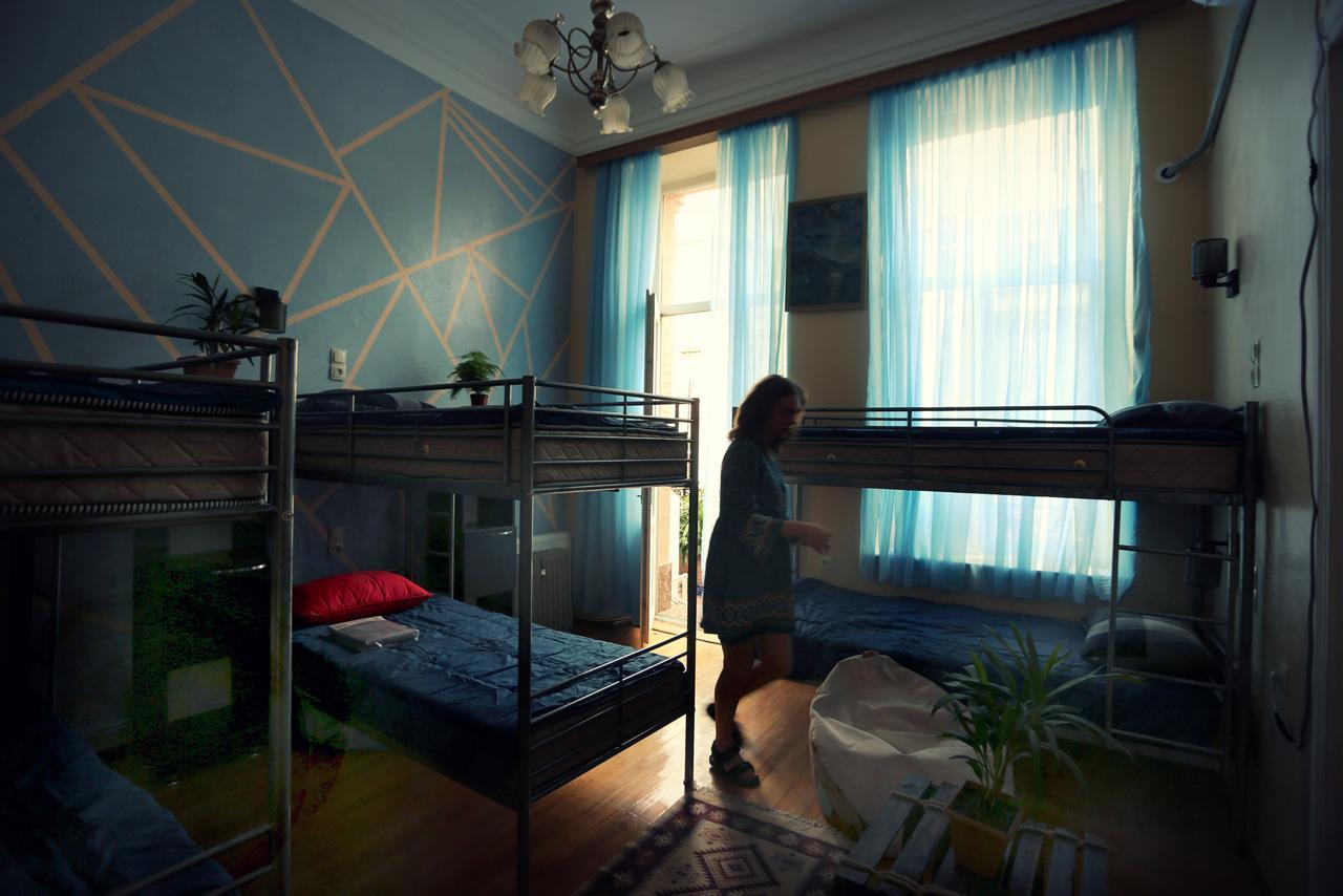 Lilus Hostel Батуми Экстерьер фото
