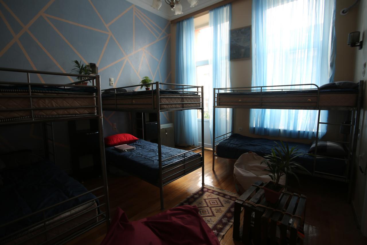 Lilus Hostel Батуми Экстерьер фото