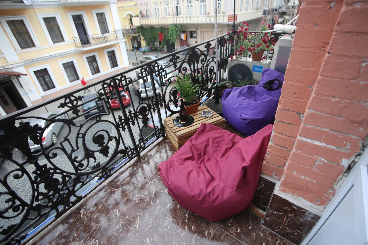 Lilus Hostel Батуми Экстерьер фото