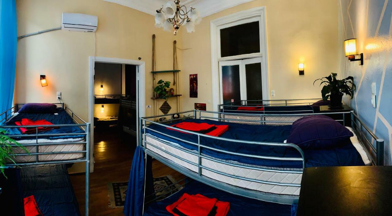 Lilus Hostel Батуми Экстерьер фото