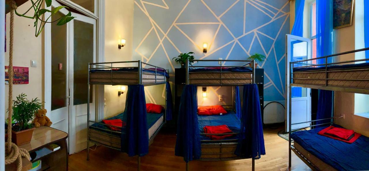 Lilus Hostel Батуми Экстерьер фото